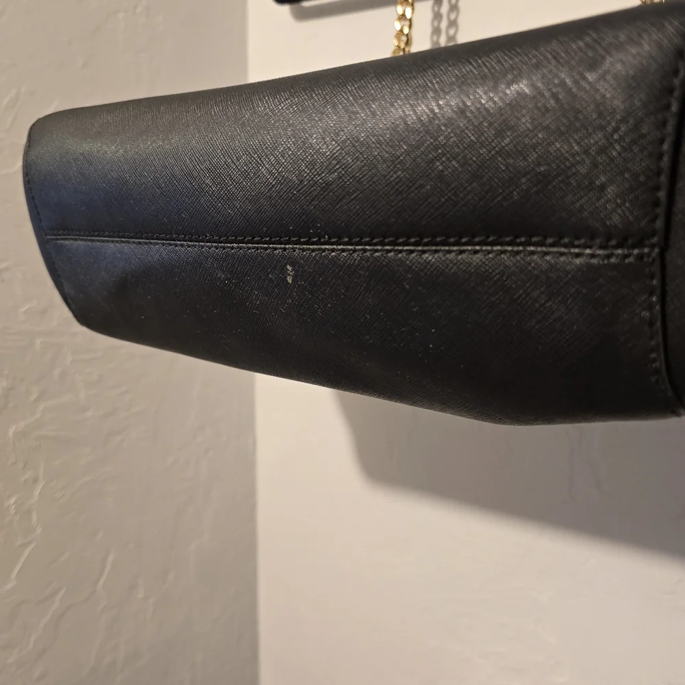 Michael Kors Black Shoulder Bag with Gold Chain - Picture 2 of 4